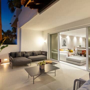 Frontline Beach apartment in Marina Puente Romano Golden Mile Marbella with sea views Picture 7
