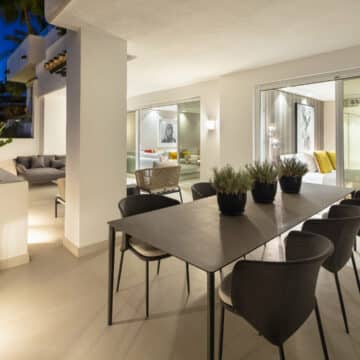 Frontline Beach apartment in Marina Puente Romano Golden Mile Marbella with sea views Picture 8
