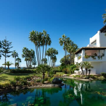 Frontline Beach apartment in Marina Puente Romano Golden Mile Marbella with sea views Picture 16