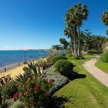Frontline Beach apartment in Marina Puente Romano Golden Mile Marbella with sea views Picture 18