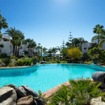 Frontline Beach apartment in Marina Puente Romano Golden Mile Marbella with sea views Picture 17
