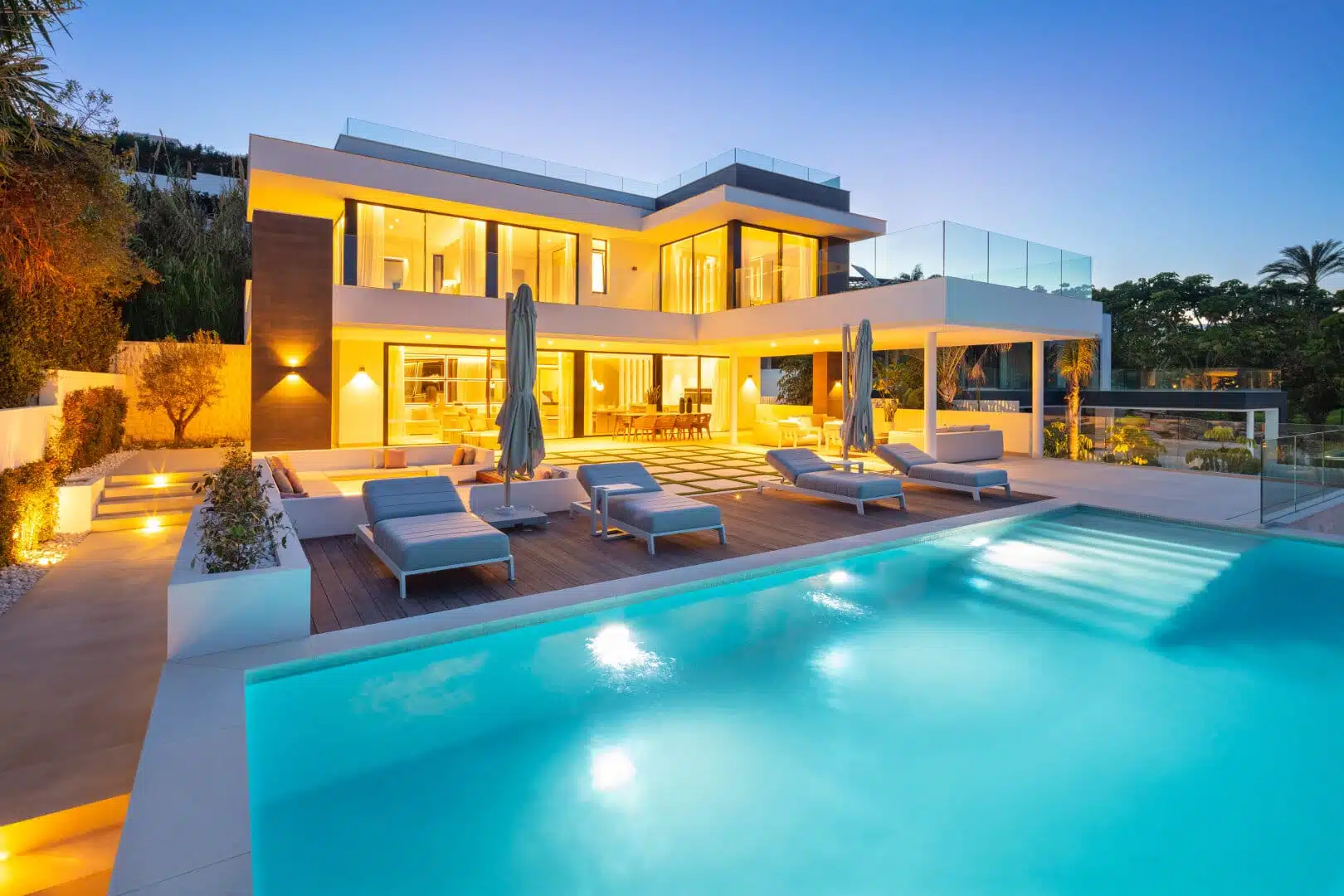 LA style home villa Brisas 1 is located in the heart of Nueva Andalucia, Marbella’s Golf Valley