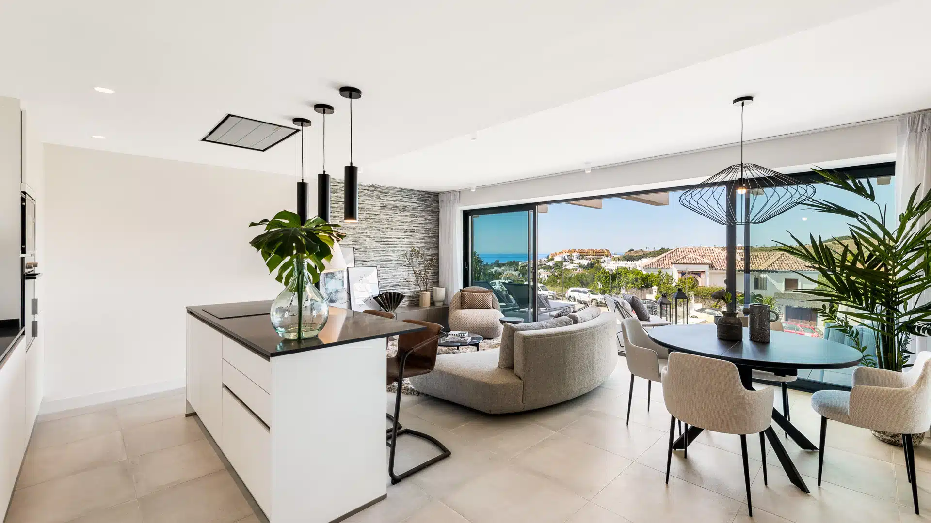Oasis 325 Estepona 3 bedroom apartment with sea views, ready to move into