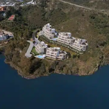 Key Ready Apartment in Marbella Lake Nueva Andalucia, with 3 bedrooms and open mountain, lake and sea views Picture 4