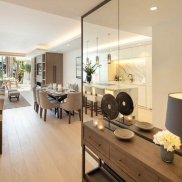 Frontline Beach luxury apartment in the prestigious Puente Romano resort on the Golden Mile Marbella Picture 5