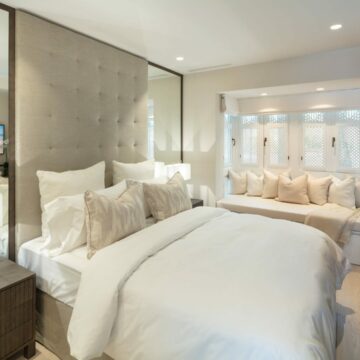 Frontline Beach luxury apartment in the prestigious Puente Romano resort on the Golden Mile Marbella Picture 14