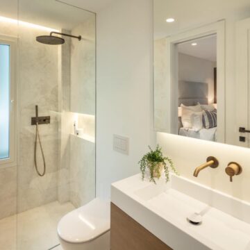 Frontline Beach luxury apartment in the prestigious Puente Romano resort on the Golden Mile Marbella Picture 12