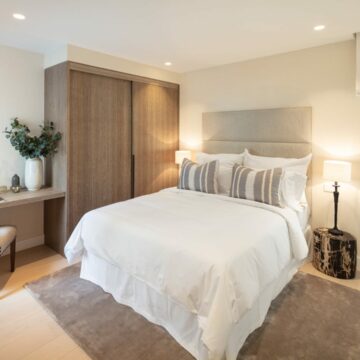 Frontline Beach luxury apartment in the prestigious Puente Romano resort on the Golden Mile Marbella Picture 16