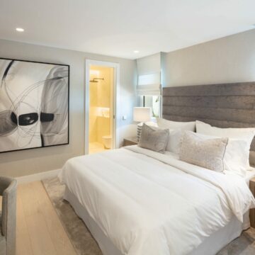 Frontline Beach luxury apartment in the prestigious Puente Romano resort on the Golden Mile Marbella Picture 19