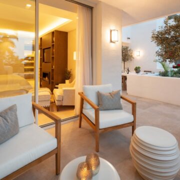 Frontline Beach luxury apartment in the prestigious Puente Romano resort on the Golden Mile Marbella Picture 9