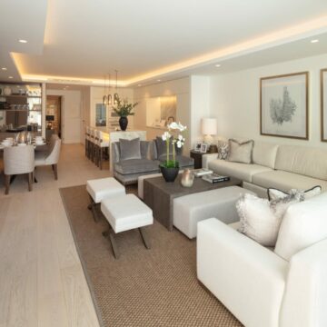 Frontline Beach luxury apartment in the prestigious Puente Romano resort on the Golden Mile Marbella Picture 3