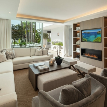 Frontline Beach luxury apartment in the prestigious Puente Romano resort on the Golden Mile Marbella Picture 2