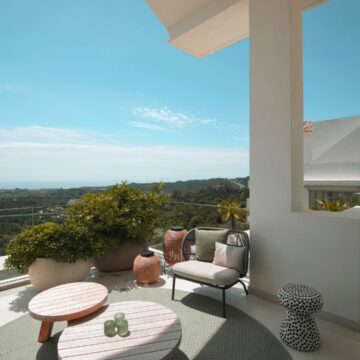 Penthouse Marbella Club Hills fully furnished in Marbella Club Golf Resort with panoramic views towards the Mediterranean Sea Picture 2