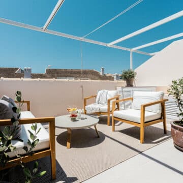 Modern and newly renovated Penthouse only 900 meters from the beach in San Pedro, with sea views and two terraces Picture 1