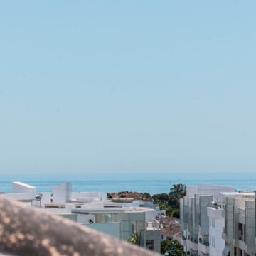Modern and newly renovated Penthouse only 900 meters from the beach in San Pedro, with sea views and two terraces Picture 26