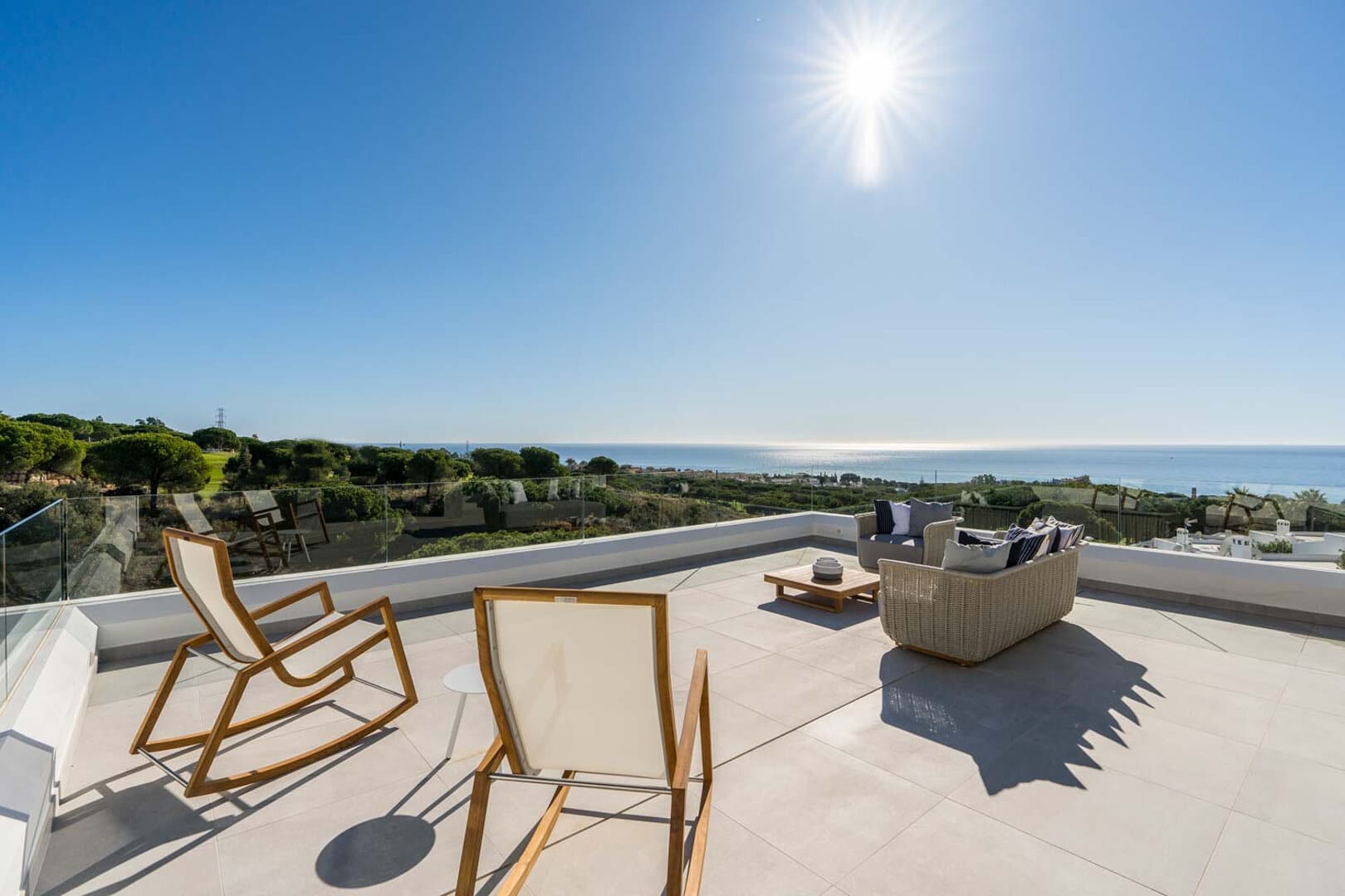 Villa with private pool and sea views in Cabopino Marbella
