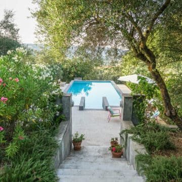 Luxury Villa in Ronda Andalucia, surrounded by its two hectares (4 acres) grove of private olive trees, this is a truly Oasis just 2km from the old town Picture 4