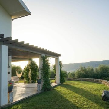 Luxury Villa in Ronda Andalucia, surrounded by its two hectares (4 acres) grove of private olive trees, this is a truly Oasis just 2km from the old town Picture 12