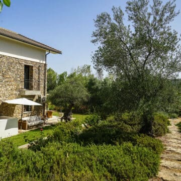 Luxury Villa in Ronda Andalucia, surrounded by its two hectares (4 acres) grove of private olive trees, this is a truly Oasis just 2km from the old town Picture 17