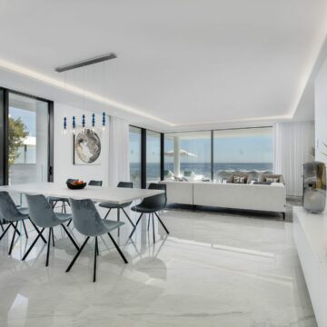 Emare Estepona front line beach first floor 4 bedroom apartment with endless sea views Picture 7