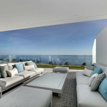 Emare Estepona front line beach first floor 4 bedroom apartment with endless sea views Picture 3
