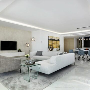 Emare Estepona front line beach first floor 4 bedroom apartment with endless sea views Picture 5
