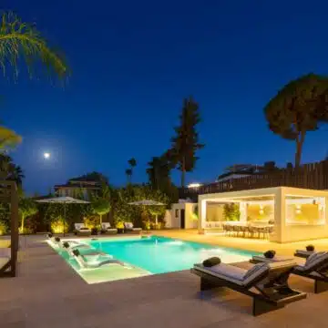 New exquisitely presented luxury villa situated in the heart of the Nueva Andalucia Golf Valley Picture 10