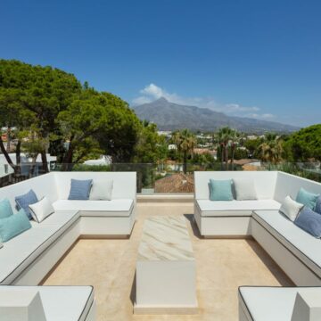 New exquisitely presented luxury villa situated in the heart of the Nueva Andalucia Golf Valley Picture 24