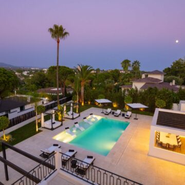 New exquisitely presented luxury villa situated in the heart of the Nueva Andalucia Golf Valley Picture 11