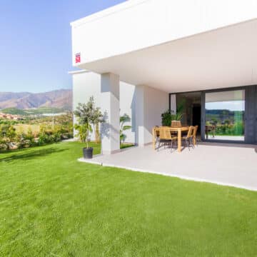 A contemporary development with beautiful views to the sea, golf and gardens Azahar de Estepona Picture 14