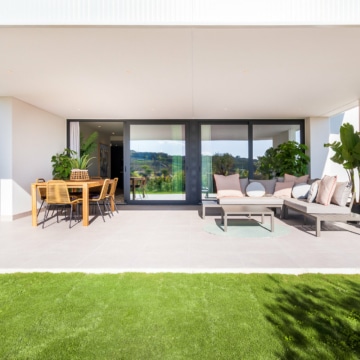 Lovely 4 bedroom penthouse with large terrace and great sea views in Azahar de Estepona Picture 4