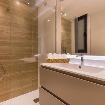 Lovely 4 bedroom penthouse with large terrace and great sea views in Azahar de Estepona Picture 24