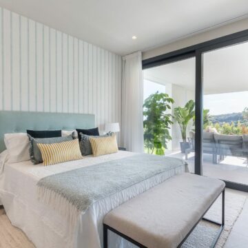 Lovely 4 bedroom penthouse with large terrace and great sea views in Azahar de Estepona Picture 16