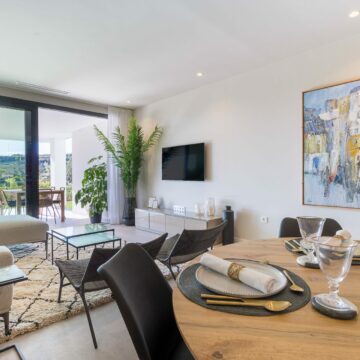 Lovely 4 bedroom penthouse with large terrace and great sea views in Azahar de Estepona Picture 9
