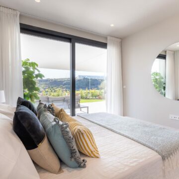 A contemporary development with beautiful views to the sea, golf and gardens Azahar de Estepona Picture 15