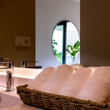 Lovely 4 bedroom penthouse with large terrace and great sea views in Azahar de Estepona Picture 19