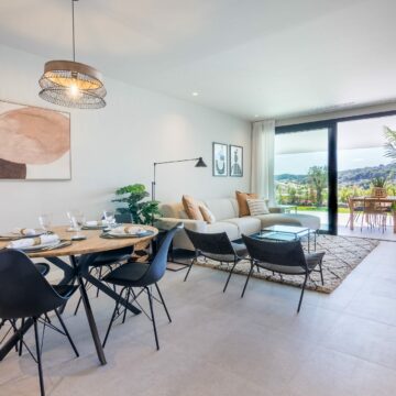 A contemporary development with beautiful views to the sea, golf and gardens Azahar de Estepona Picture 8