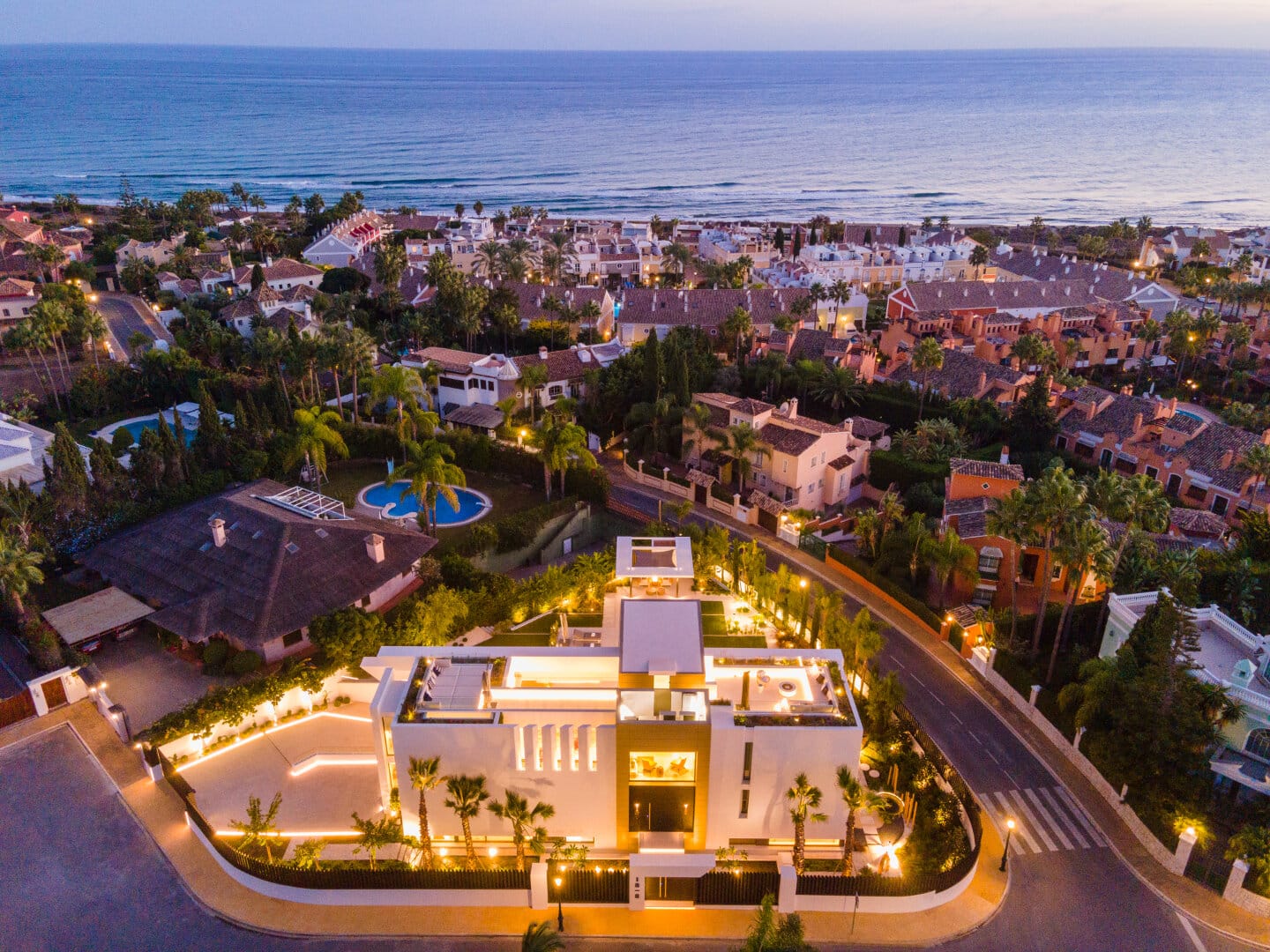 Villa-Shiro-beachside-Bahia-de-Marbella_Realista-Real-Estate-1