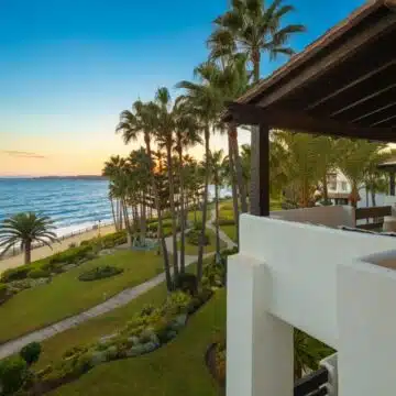 Exceptional front line Duplex Penthouse in Japanese Gardens, Marina Puente Romano Marbella Picture 4