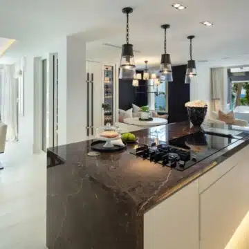 Exceptional front line Duplex Penthouse in Japanese Gardens, Marina Puente Romano Marbella Picture 6