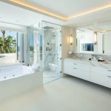 Exceptional front line Duplex Penthouse in Japanese Gardens, Marina Puente Romano Marbella Picture 11