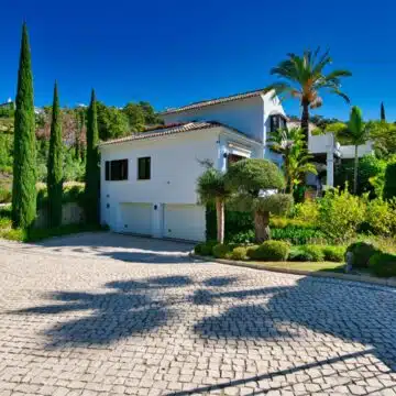 Luxury Mediterranean high-end villa in La Zagaleta Benahavis, lovely garden areas and indoor pool Picture 31
