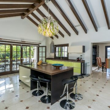 Luxury Mediterranean high-end villa in La Zagaleta Benahavis, lovely garden areas and indoor pool Picture 10