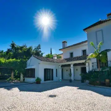Luxury Mediterranean high-end villa in La Zagaleta Benahavis, lovely garden areas and indoor pool Picture 11