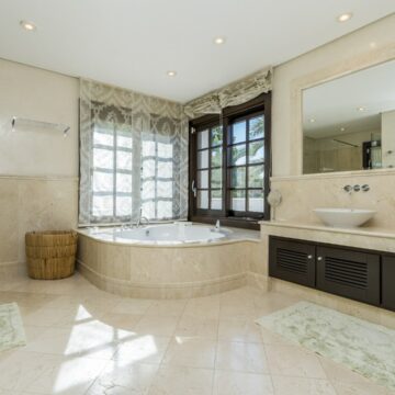 Luxury Mediterranean high-end villa in La Zagaleta Benahavis, lovely garden areas and indoor pool Picture 18