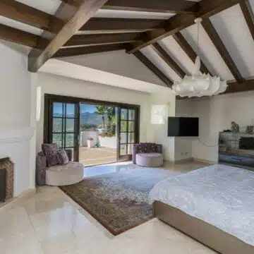 Luxury Mediterranean high-end villa in La Zagaleta Benahavis, lovely garden areas and indoor pool Picture 15