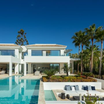 Luxury modern 6 bedroom villa in La Cerquilla, Nueva Andalucia Marbella Picture 3