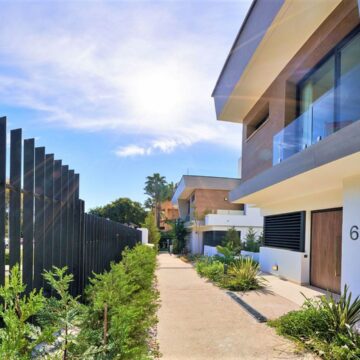 Key Ready semi-detached villa with private pool at Puerto Banús Beach at short walk to the port Picture 6