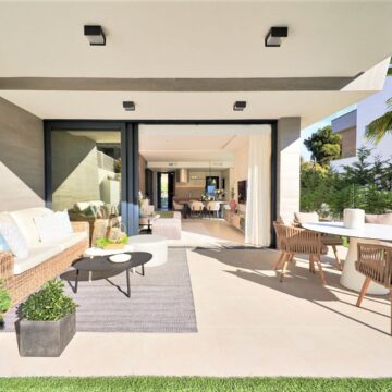 Key Ready semi-detached villa with private pool at Puerto Banús Beach at short walk to the port Picture 3