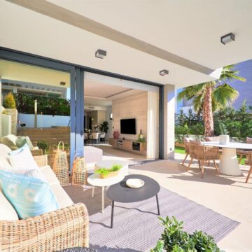 Key Ready semi-detached villa with private pool at Puerto Banús Beach at short walk to the port Picture 2